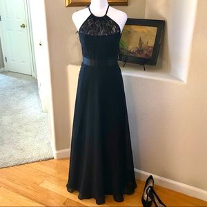 Max+Cleo lace halter top, flowy designer evening gown size 0. Ships today!